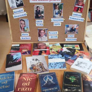 Wystawa pisarzy lokalnych w bibliotece Przecławiu
