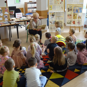 "Jagódki" słuchają bajki
