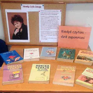 Wystawa książek autorki w bibliotece w Przecławiu