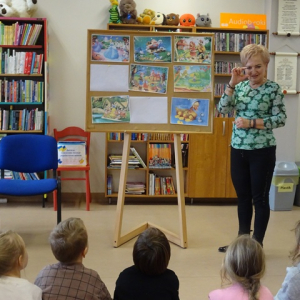 Dzieci odgadują bohaterów bajek