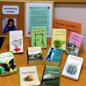 Wystawa książek autorki w bibliotece w Przecławiu