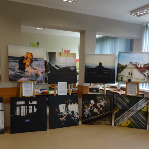 Wystawa fotografii w bibliotece w Przecławiu