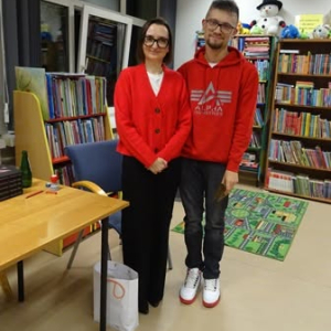 Pamiątkowe zdjęcie autorki z czytelnikiem